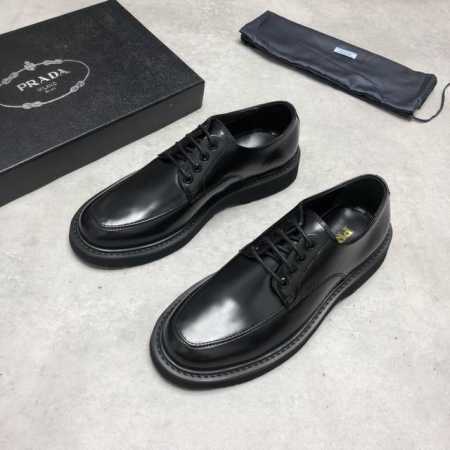 prada 普拉达 厚底正装出货 专柜同款 懂货的赶紧下手！新款男士休闲皮鞋 进口雾面开边珠 拼接缝制工艺 柔软舒适不起皱褶 德比鞋型优雅大气 加厚重工打造 高 - 点击图像关闭