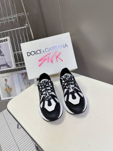 Dolce&Gabbana杜嘉班纳最新厚底情侣款 休闲运动鞋 原版购入 开发 做货 Dg系列以品牌 Dna 摩登视角灵感源泉 新一代年轻人为设计出发点 全新 S