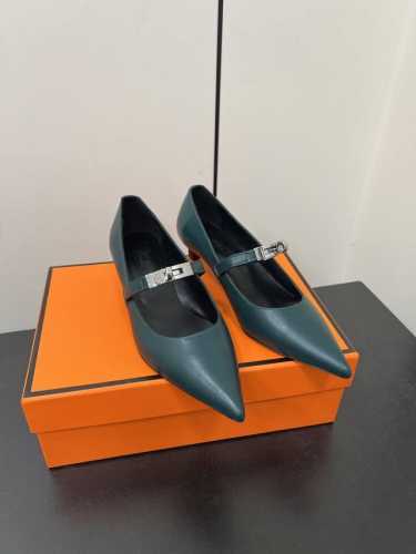 Hermes 爱马仕 25Ss早春新款 尖头凯丽扣 高跟鞋 经典的尖头版型 搭配极具辨识度的马家五金扣 上脚超级百搭好看时髦 超多明星网红种草 春夏必备 随意舒