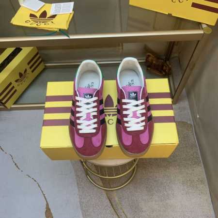 联名 Adidas｜Gucci三叶草Logo与标志性三条杆为设计元素将其与独属于的Gucci 双方选择Adidas Originals经典鞋型 Gazalle为 - 点击图像关闭