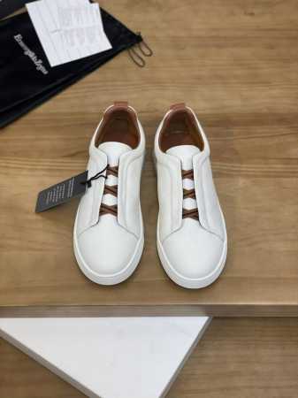 售 价 商品商标：杰尼* 杰尼亚* 低帮休闲鞋 正码码数 38-44 可订做45 商品材料：鞋面进口牛皮，羊皮内里，原版大底。 编 号：846 - 点击图像关闭