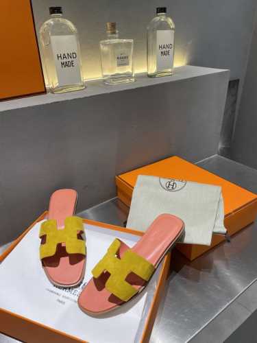 爱马仕 HerméS 经典 工 字拖 高品 原版工艺 黄配橙色 款式经典 简约 此款主要对比的就是工艺 品质 爱马仕 HerméS 夏天开始不一样的夏天生活 爱