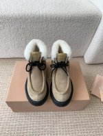 麂皮 擦皮牛皮 Miu Miu 24ss 秋冬走秀新款 羊毛 休闲短靴 今年最值得入手的靴子 没有之一！ 超多网红明星上脚 miumiu今年秋冬确实泰酷辣 秋冬