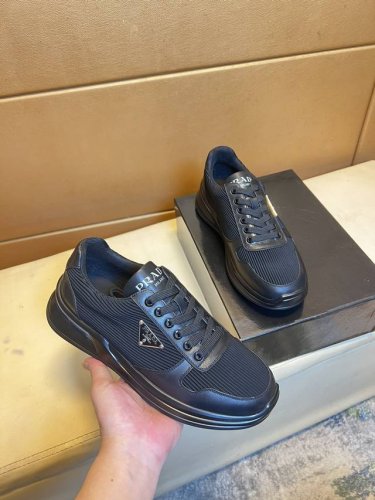 Prada 普拉达 -高端品质 原单 -鞋面：丝绸小牛皮、品牌帆布布匹、品牌金属扣件 -内里：网布，垫脚; 顶级牛皮 -大底：超轻tpu发泡; 成型大底 -超高