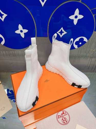 工厂价: 情侣款 品牌：Hermes -Hermes- H H ERMèS爱马仕市面顶级版本 专柜断货王，红薯上的安利款，休闲袜子鞋，鞋头鞋尾侧边都有H字母图案