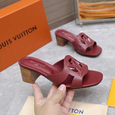 顶级版 Lv 新款拖鞋 原版开模底花 lv 路易威登22 2025 早秋新款 顶级版本 专柜主打最新款 硬货上新 原版开模压花Logo+手工油边满满的工艺 代购