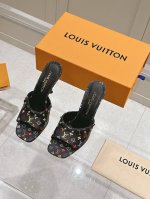 女款 Lv X Tm 路易威登X村上隆联名6Am 系列 白三彩 平底 凉拖鞋 原版购入开发 做货 本款 6Am 凉拖出自路易威登 X 村上隆再版系列，为全幅 M