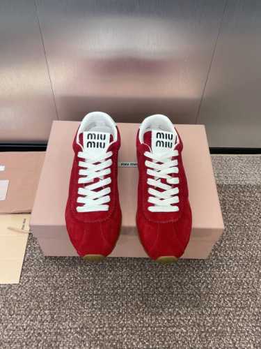 工厂价 Miumiu 2024高定系列走秀新款系带休闲运动女鞋 缪缪明星同款字母Logo圆头拼色阿甘跑鞋 材质 鞋面进口小牛皮 进口羊猄皮+水染羊皮内里+原版开