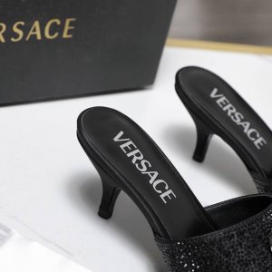 versace范思哲 5 新跟杜丽莎原版扣高跟凉鞋 拖鞋 海外热销冠军 Yb一致原鞋开发楦型 各大时尚博主及明星、网红、已经人手一对，如此出众的美，让人过目不忘