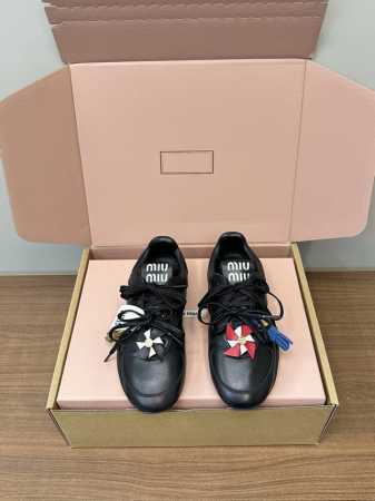 顶级版本 miumiu 缪缪25S新品情侣款撞色网布休闲德训鞋 miu Miu 缪缪大秀上爆出的这双球鞋 后全球各大代购官网火爆上市. 简单很随意不羁又能体现单 - 点击图像关闭