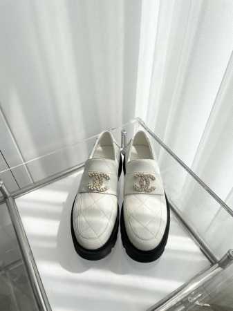 小香2024秋季新品 ～～～独家推荐，市场最高版～～～原版面料、原版1：1定制，非市场普通版本。 面料：牛油皮 大底：橡胶发泡底 码数：35-39 - 点击图像关闭