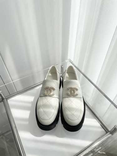 小香2024秋季新品 ～～～独家推荐，市场最高版～～～原版面料、原版1：1定制，非市场普通版本。 面料：牛油皮 大底：橡胶发泡底 码数：35-39