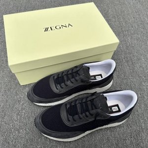 zzegna 杰尼亚原单更新 piuma 在意大利语中指 羽毛 充分彰显 ZPZegna 都市跑鞋的别样风范 代表的是年轻 时尚的风格 是专为追求品质和款式之新