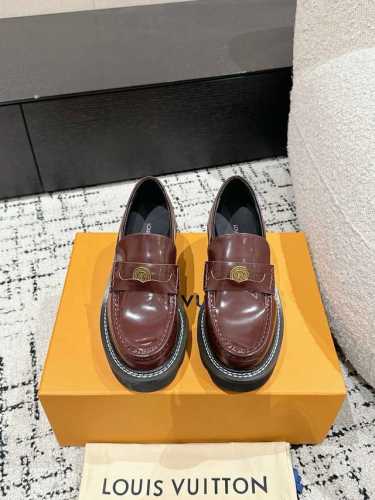 顶级版本Louis vuitton 路易威登 25情侣款厚底乐福鞋Lv这款宽厚的鞋底，增高效果真的很不错，经典复古单品，搭配牛仔裤穿超酷 时髦个性一年四季都可穿
