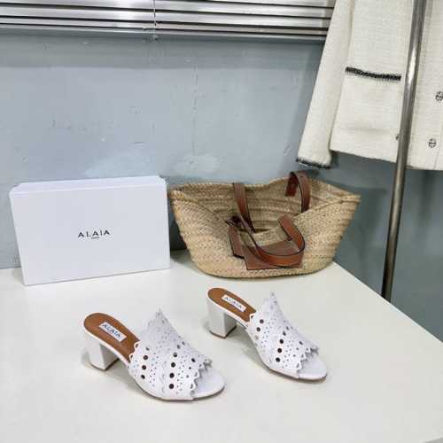 高品质出厂平底 ！小众潮牌顶级品质！Alaia阿莱亚25春夏新款经典复古镂空雕花平底、粗跟拖鞋系列 满满的少女风 既摩登又复古的味道 非常的简约大气 不管是半身