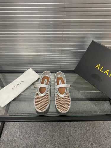 网纱款！！！ Alaia 走秀款平底芭蕾舞平底单鞋！ 甜酷芭蕾风，人气超高的一款芭蕾舞鞋，浪漫又迷人舒适百搭。 原版订制牛皮施华钻 面料， 羊皮内里，私模橡胶防