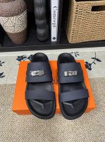 元 蓝色Hermes男士 Kazimir拖鞋-顶级品质 编织饰若和小牛皮机能凉鞋，以“H”标志性图案为灵感的交织鞋面打造休闲造型，可谓夏日良伴。 进口牛皮+牛皮