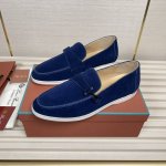 实价 得Loro piana 新款莫卡辛鞋采用防泼水处理鞋面 搭配橡胶鞋底 经典之作 繁复的匠艺工序 精心考究的结构 令鞋款轻盈而柔软 让您行走舒适自如 非常适