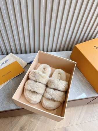 顶级版本 Louis Vuitt路易威蹬lv毛毛拖 限定款居家酒店拖鞋 皮草拖鞋頂级品质水貂打造！超温暖的感觉，穿上仿佛踩在云朵上 经典水貂精致高级！ 面料：羊 - 点击图像关闭