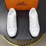 出厂价Pp： 品牌：爱马仕 标准码：38-44 45订做 等级：官网同款 材料：原版皮面料 舒适透气内里 轻便耐磨大底 款式类别：男士时尚休闲鞋 跑步 运动鞋