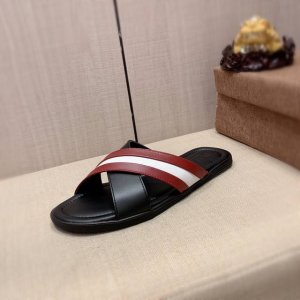 拖鞋: 新款: 厂价 巴利Bally* 系列拖鞋顶级代购男士2025专柜同步发售，意大利进口原版精选牛皮，做工考究， ，鞋底： 超舒适 原厂特供原版底，独家双层