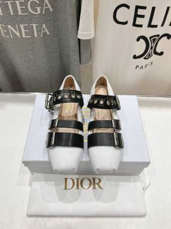 高版本出厂 Dior*迪奥D家2025Ss新款搭扣玛丽珍乐福鞋走秀款芭蕾舞鞋！顶级版本～ 超级仙女范的芭蕾舞鞋，鞋子蛮有看点，方头鞋头 ！颜值超高、个性又时尚、 - 点击图像关闭