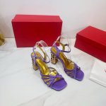 出厂 valentino 华伦天奴 2025Ss早春新品 valentino Garavani 的经典 Roman Stud 系列以全新的诠释方式首发 最新原版