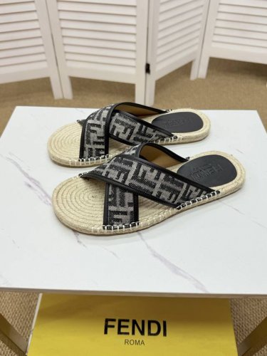 实价 。 Fendi-芬迪 官网同步 专柜品质 时尚简约经典款 进口原版牛皮面料 真皮内里 原版大底 尺码 Size 38-44 45、46、47定做不退换