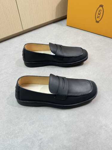 Tod's 托德斯 -高端品质 原单正装皮鞋 -鞋面：纳帕小牛皮、品牌横担装饰、鞋丹外合车缝线涂边工艺 -内里：水染牛皮 -大底：超轻Tpu发泡 橡胶；双色成型