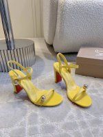 出厂价 Christian Loubouti* 新款红底高跟凉鞋 流畅的曲线勾勒曼妙风情 尽显性感风姿 万年经典款 鞋面牛皮 原版开模钻扣 内里垫脚羊皮 原版进
