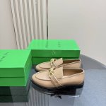 纯色 做旧擦色工艺 BOTTEGA VENET*女士Astaire乐福单鞋原版一比一做法 一致结绳皮扣卡其色 当今流行的又一趋势 天花板啦最全色百搭 精致平底