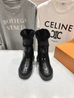 高版本出厂 L V fw24 new arrival～ L家驴家2024ss秋冬雪地靴羊毛短靴新品 甄选小牛皮材质，饰以monogram老花装饰，低调又不乏辨识