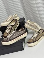 新款Coach女士C5931款CITYSOLE厚底运动鞋，休闲百搭，上脚好看舒适，非常有青春活力。 蔻驰系带内增高休闲鞋，这款鞋舒适度极强， 面材质：进口C字帆