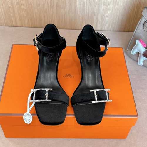 4.5Cm 组图 出厂价p Hermes 爱马仕 Judy 105高跟凉鞋 时尚又百搭 搭配Hapi鞋扣 超级舒服 每个细节都做到极致 搭配同色调标志性纯鞋扣
