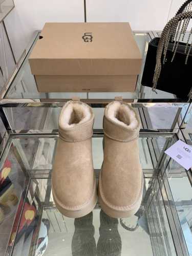 UGG 周冬雨明星同款 时尚厚底人鱼坡跟款 短靴休闲雪地靴 特秀气显高显瘦显腿长 给秋日叠穿增添小心机 巨轻上脚如履平地 巨巨巨好穿 绝对是今年的黑马之一 码数