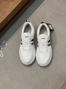 实价 顶级原单货，Boss男士休闲鞋 本款面料选用头层磨砂牛皮搭配飞织网面，飞织领口设计，柔软牛皮内里，超轻Ip大底，精致的做工细节，脚感舒适 码数：38-44