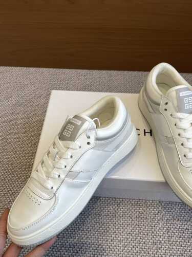 布 皮 GIVENCHY纪梵希2025春夏新款小白鞋 男士低帮休闲板鞋 头层牛皮拼牛仔帆布面料 透气舒适 舌压印 LOGO刺绣 上脚效果帅气有型 简约时尚百搭码