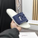 出厂价 Dolce & gabbana DG 官网同步新款拖鞋时尚爆款:1独家开模独有的品牌风格logo鞋面原厂私模大底五色可选，码数：38-44 45订做不退