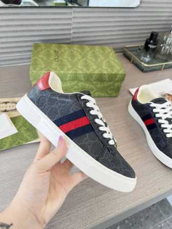 Gucci 古奇新款情侣款小白鞋。面料:牛皮+面料胶料。牛皮垫脚， 女款 35-41 男款39-45 批：女款 男＋10 - 点击图像关闭