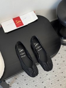 margiela × Cl 镭射禁锢｜高定晶体解构主义 联名档案馆｜复刻24Ss高定秀场未公开禁锢美学 手工镶嵌Swarovski水钻｜网布基底误差 0.18M