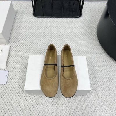 出厂: 独家顶级版本 the Row小众潮牌25Vs春夏新款系列 横带平底单鞋 原版一比一打造舒适度 包裹性都比较好 个性十足 很好驾驭各种风格衣服搭配 面料: