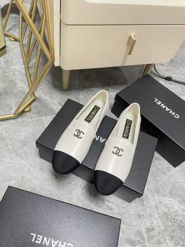 顶级代购版本 出 区别市场货 CHANE*｜小香23c新品双C乐福鞋 就很有当代的复古那味儿～～ 上脚超级显瘦又舒适 日常随心搭配裙子 裤子 都无敌好看！ 鞋面