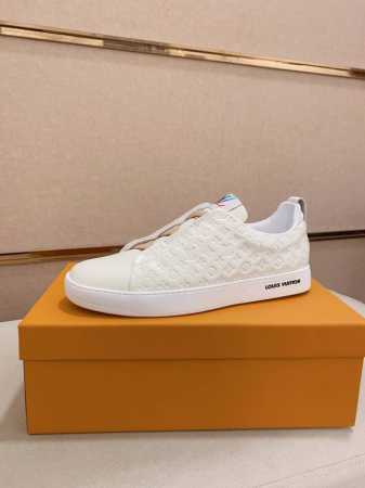 工厂P价 Lv 路易威登。最新潮鞋休闲鞋实体店爆款38-44码。 新品春夏季舒适进口定制原版牛皮，独特提花面料元素设计。搭配羊皮内里，Lv原版底， 高端包装高品 - 点击图像关闭