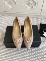 单鞋代购级CHANEL小香2025春夏新款，中古系列时尚爱心双C浅口尖头后空凉鞋 单鞋上脚就是有那种说不出来的气场，一秒击中小心心经典又优雅非常淑女的一款，符合