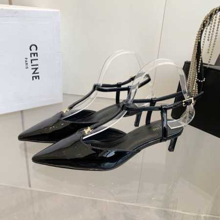 出厂价 Celine 2025春夏小猫跟，尖鞋头造型，柔美的露脚设计，脚踝绑带。TRIOMPHE T字绑带设计，配有金属 TRIOMPHE标志性元素绑带， 上脚 - 点击图像关闭