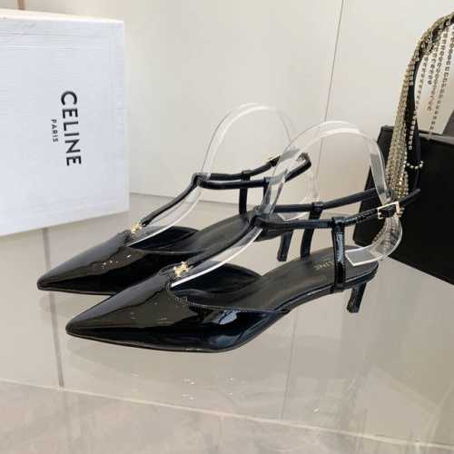 出厂价 Celine 2025春夏小猫跟，尖鞋头造型，柔美的露脚设计，脚踝绑带。TRIOMPHE T字绑带设计，配有金属 TRIOMPHE标志性元素绑带， 上脚