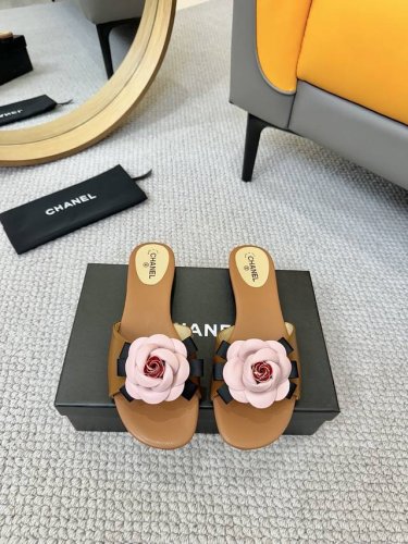 冲量价: chanel小香Ss25p春夏新品 厚底山茶花拖鞋 chane* 小香Ss25p春夏新品厚底山茶花拖鞋系列 这一季山茶花系列真的超美香奶奶家一贯的优雅