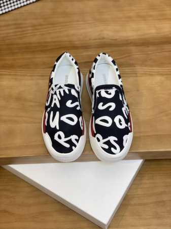 售 价: 商品商标：Dsquard D2次方* 一脚蹬 正码码数: 38-44 可订做45.46. 商品材料：鞋面进口原版材料，透气内里，原版大底。 - 点击图像关闭