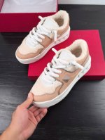 顶级版本 valentino华伦天奴 new arrival～ V家厚底运动鞋 鞋面：进口定制牛皮羊羔毛搭配 大底：tpu材质大底质感拉满！ 内里：羊羔毛内里
