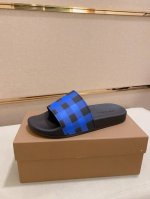 工厂价: Burberry 巴宝莉 拖鞋 男鞋高端品牌 官网1:1最新力作：原版开模定制，面料釆用进口原版橡胶材料制作，升级版大底，更轻便，防滑。市场顶级品质，